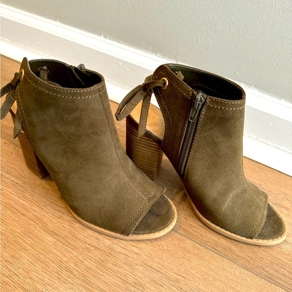 Lauren Conrad Green Booties Size 7 - Picture 1 of 6